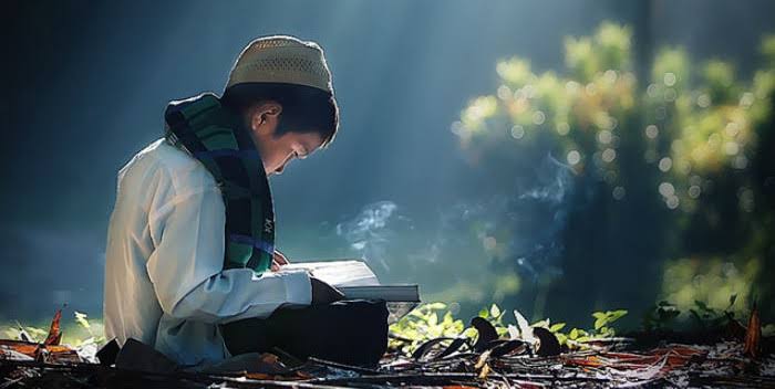 PENJELASAN TAFSIR MENUNTUT ILMU